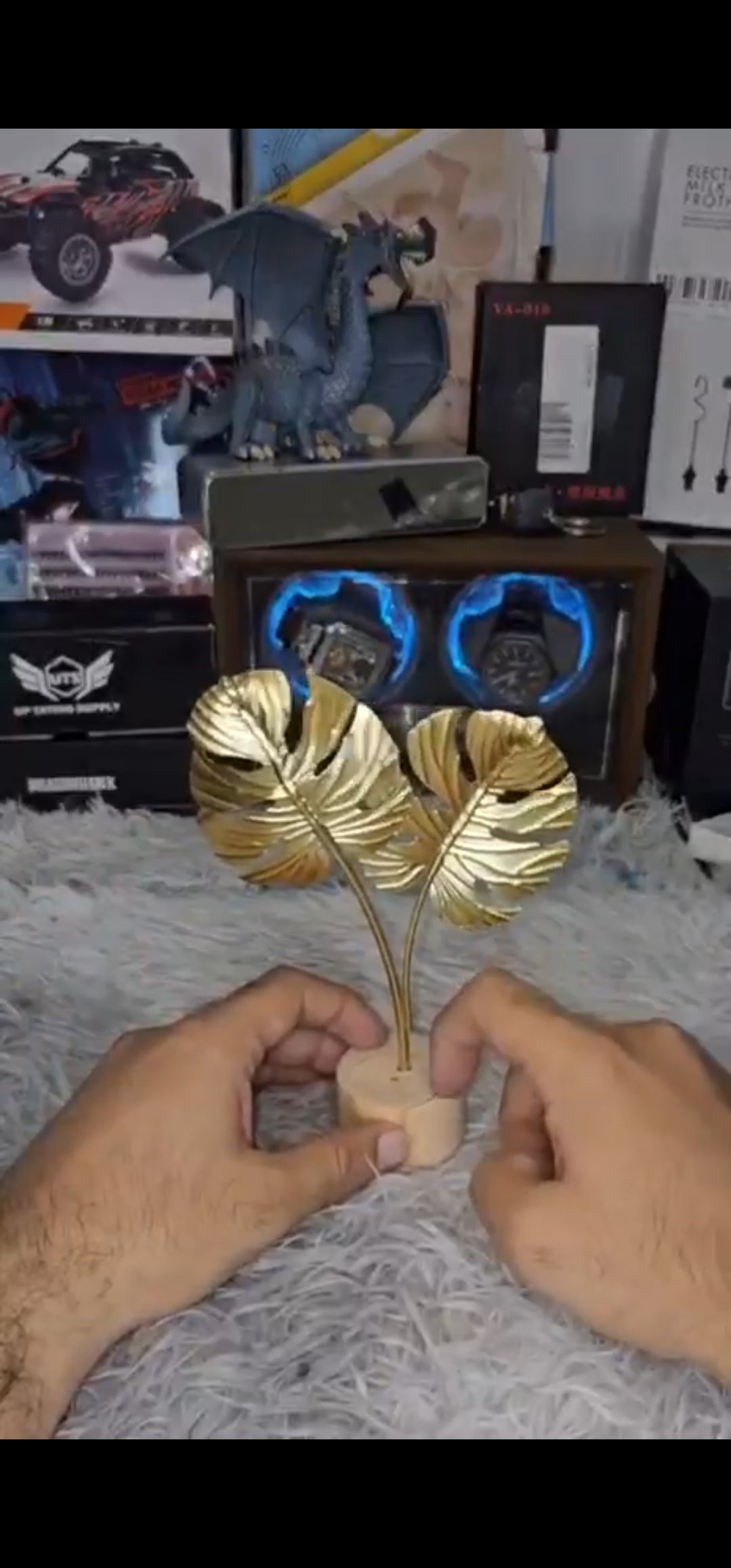 Golden Leaf Decorative Showpiece