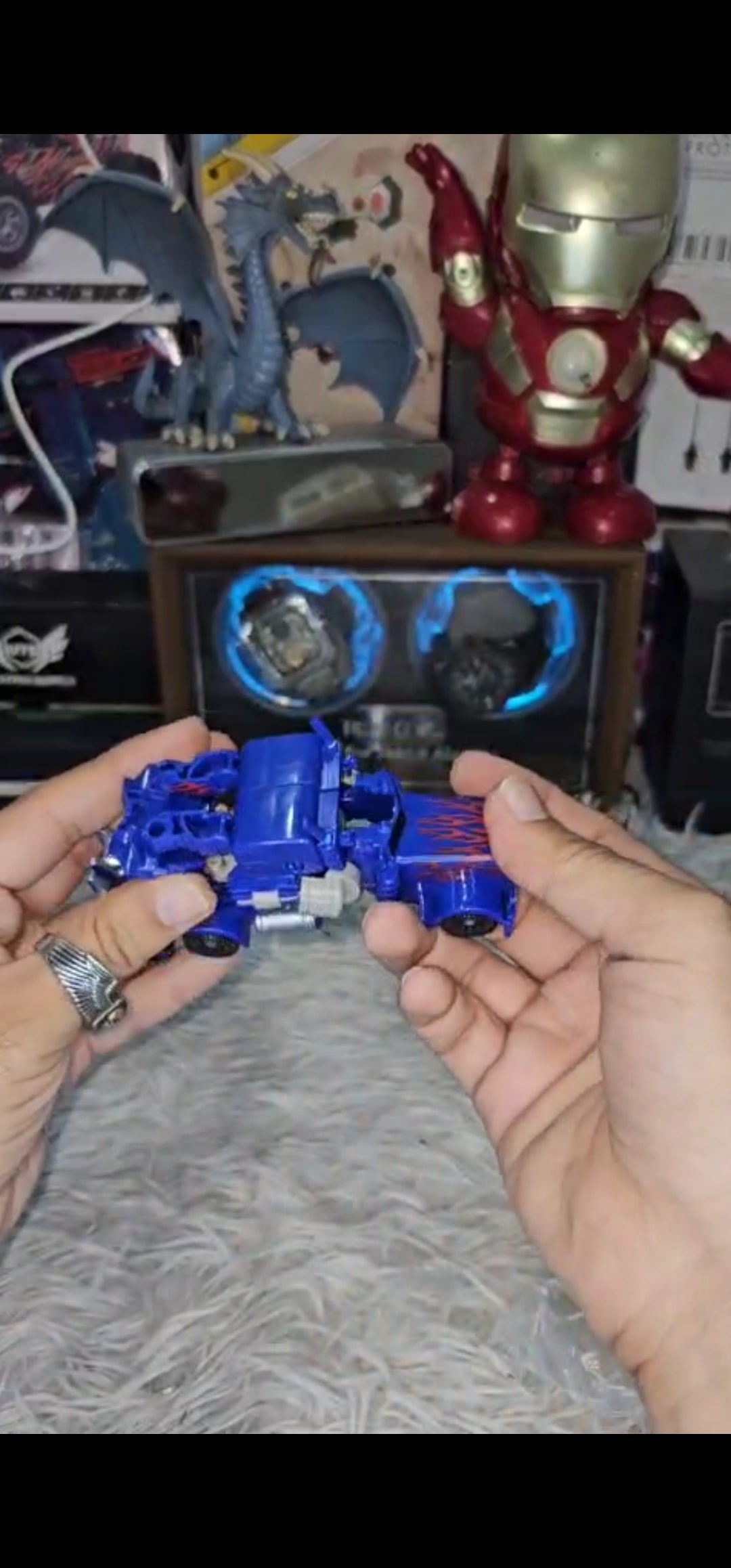 2-in-1 Robot to Truck Toy
